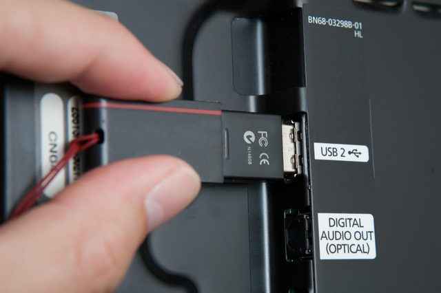 plug the USB drive into smart tv